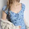 Vestido midi com decote em coração e efeito enrugado