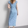 Vestido midi com decote em coração e efeito enrugado