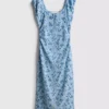 Vestido midi com decote em coração e efeito enrugado