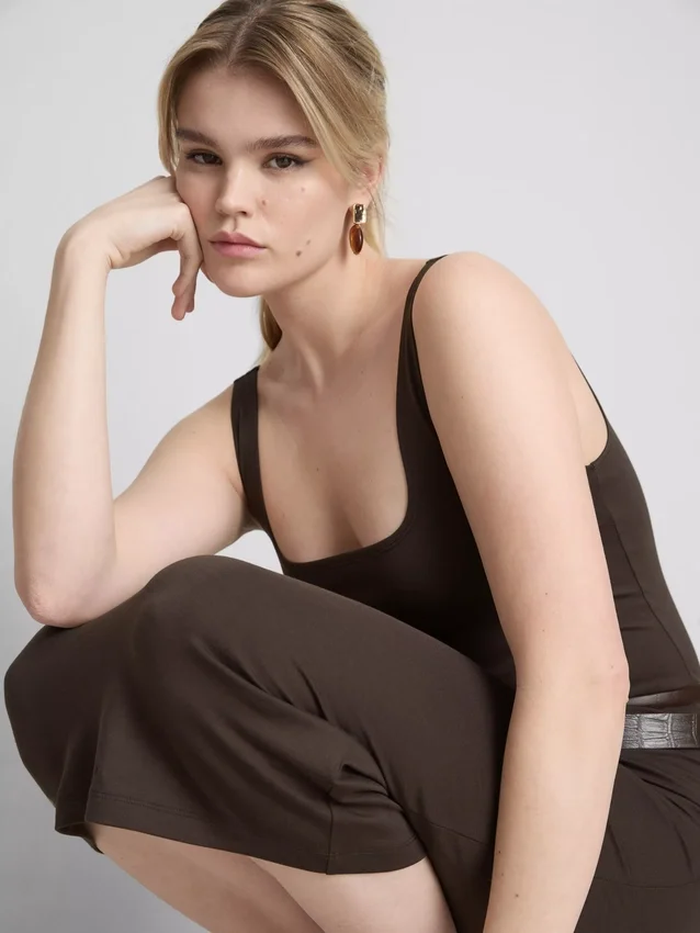 Vestido midi com decote quadrado «Second Skin»