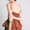 Vestido midi com folhos em camadas