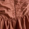 Vestido midi com folhos em camadas