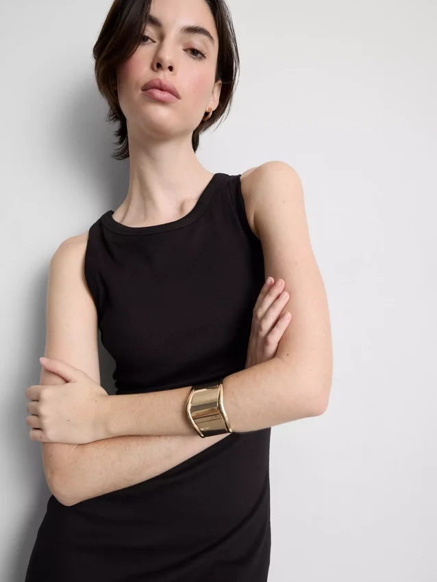Vestido midi com sutiã incorporado em malha canelada