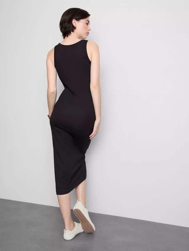 Vestido midi com sutiã incorporado em malha canelada