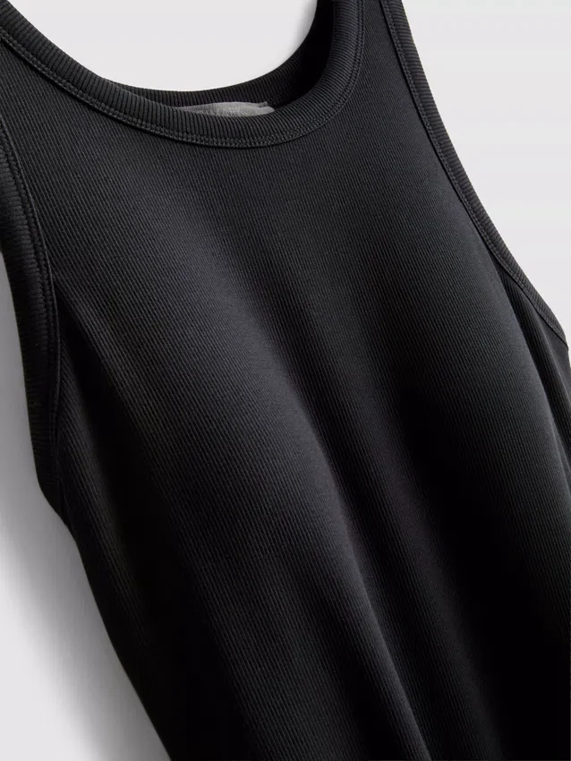 Vestido midi com sutiã incorporado em malha canelada
