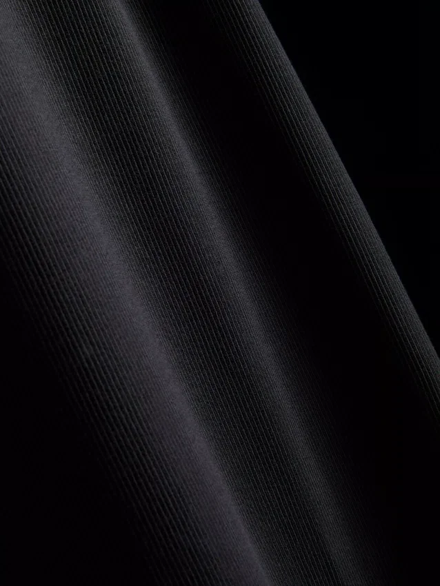 Vestido midi com sutiã incorporado em malha canelada
