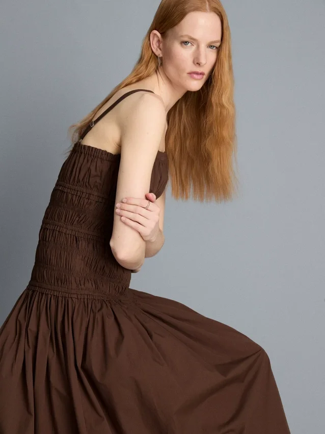Vestido midi de algodão com decote quadrado e franzido