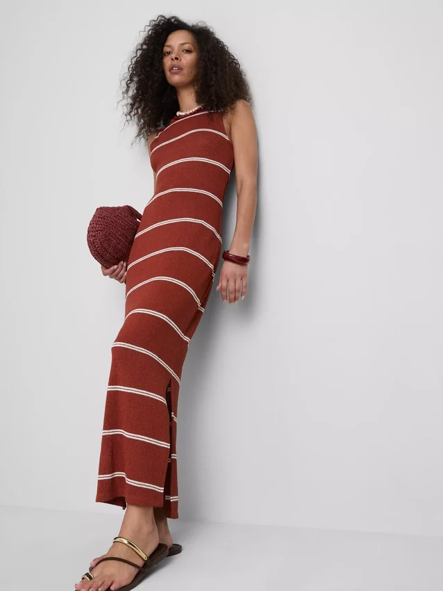 Vestido midi-longo justo sem mangas da Paula Echevarría