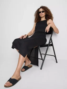 Vestido midi-longo justo sem mangas da Paula Echevarría