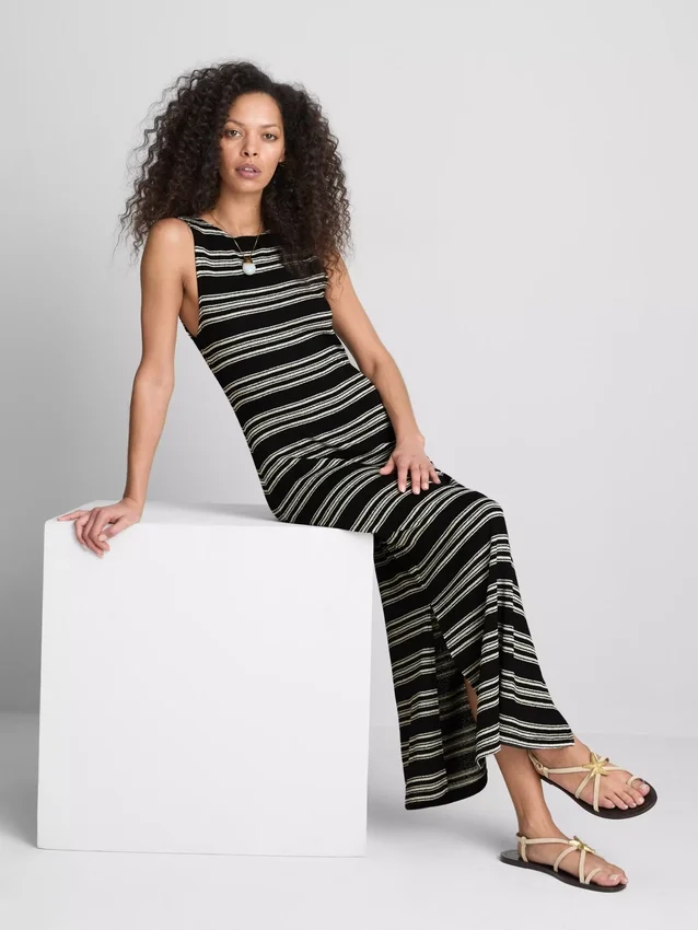 Vestido midi-longo justo sem mangas da Paula Echevarría