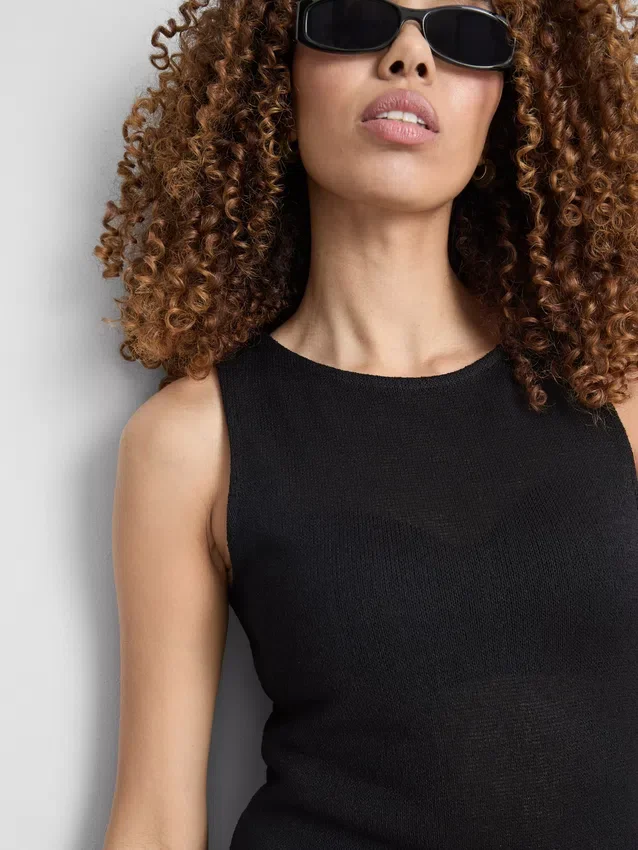 Vestido midi-longo justo sem mangas da Paula Echevarría