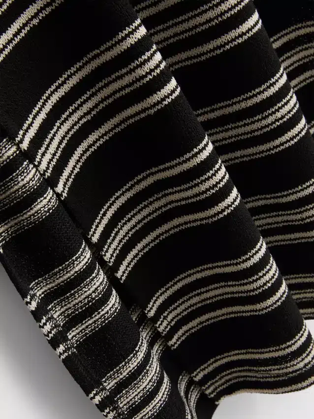 Vestido midi-longo justo sem mangas da Paula Echevarría
