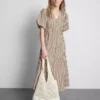 Vestido midi às riscas com mangas bufantes