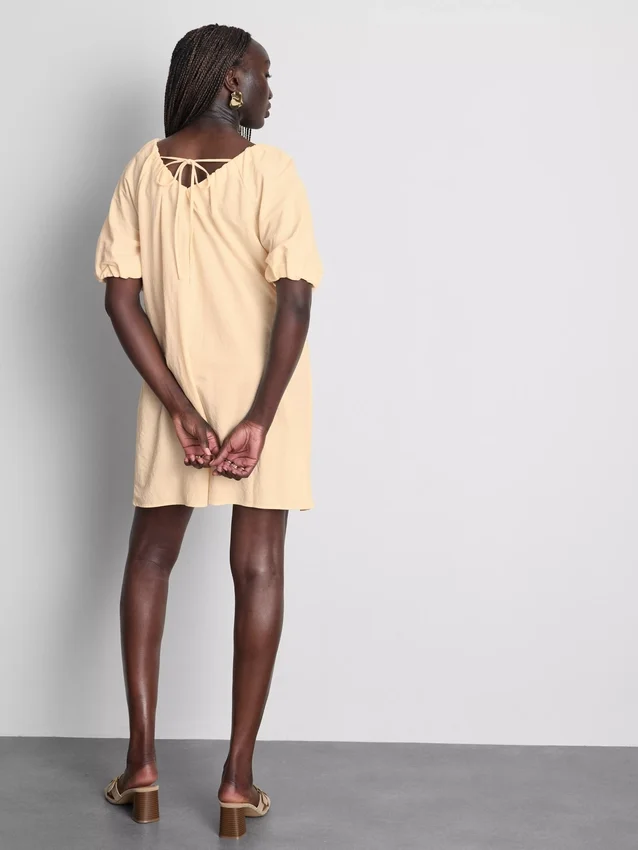 Vestido mini com mangas bufantes