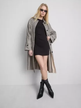 Vestido mini tipo t-shirt justo com canelado