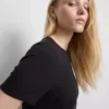 Vestido mini tipo t-shirt justo com canelado
