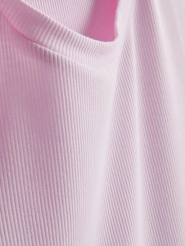 Vestido mini tipo t-shirt justo com canelado