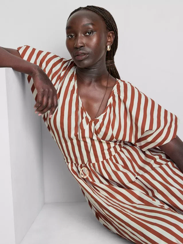 Vestido smock midi-longo às riscas em algodão